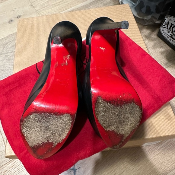 Authentic black CL. Excellent condition. - Picture 4 of 5